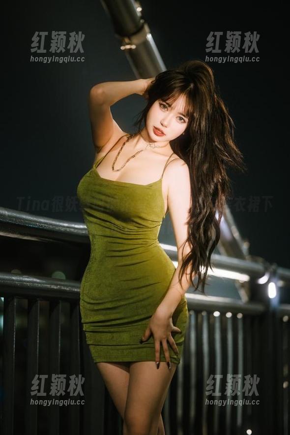 Tina很妖孽呀 Tina很妖孽呀的浴室探险:白色连衣裙下的高清瞬间