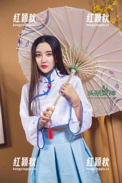 TouTiao头条女神 - 李菲儿白衬衫：原图中的温柔和调皮，真是反差萌