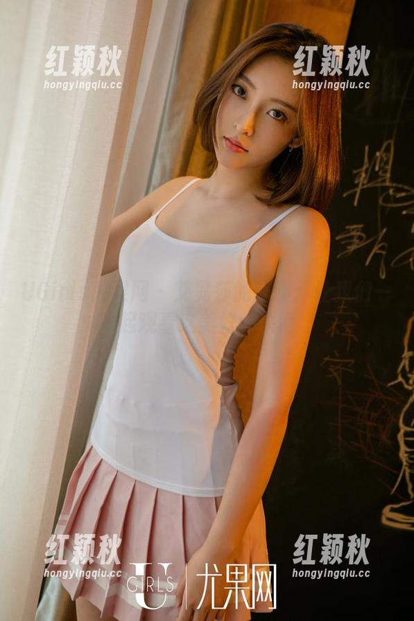 UGirls尤果网 - 艾霓莎的美脚：让我们一起观看这美好的瞬间