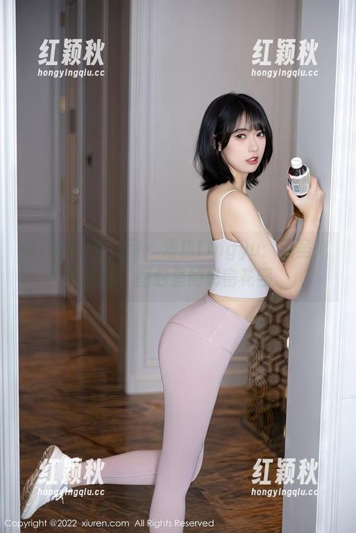 Xiuren秀人网 - 海边Lingyu：无圣光环绕，图包里的秘密花园