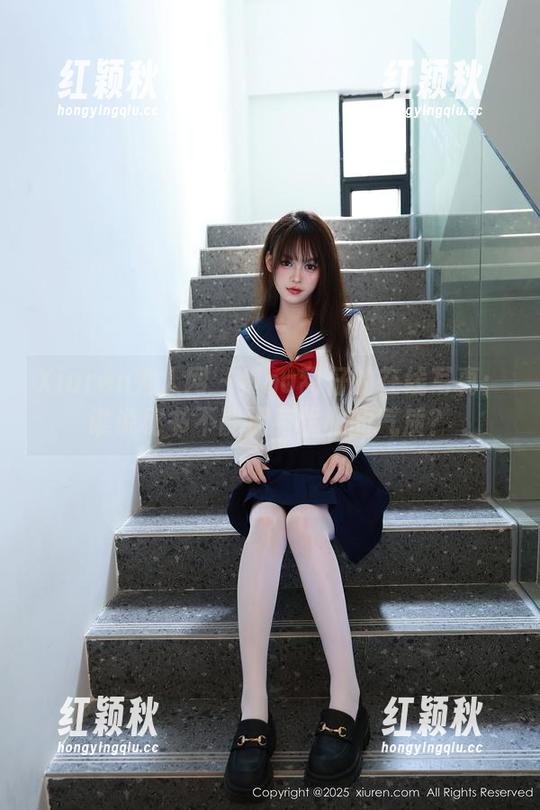 Xiuren秀人网-tina甜仔 Xiuren秀人网 - tina甜仔的在线写真:谁说秘书不能拥有优雅的气质?
