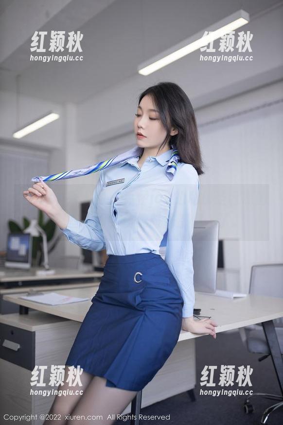 Xiuren秀人网-乔伊joy Xiuren秀人网 - 乔伊joy的私房圣诞原图:那些瞬间,仿佛时间都停住了。