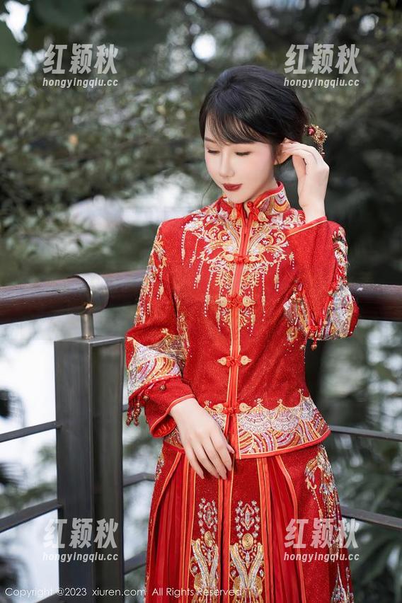 Xiuren秀人网 - 在双笙Alina的肉丝美图里，找到那一抹夏日的温柔。