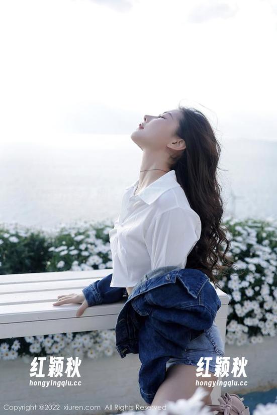 Xiuren秀人网 - 当汐汐爱吃草莓遇上免费甜心图包：这组合真是行云流水