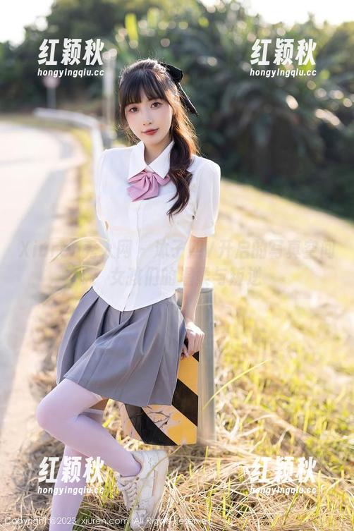 Xiuren秀人网 - 沐子熙V开启的写真空间：女孩们的温柔与叛逆