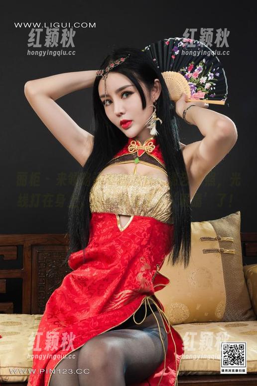 丽柜 - 来领略语寒的泳衣高清艺术照，光线打在身上，那身材真是太‘吸睛’了！