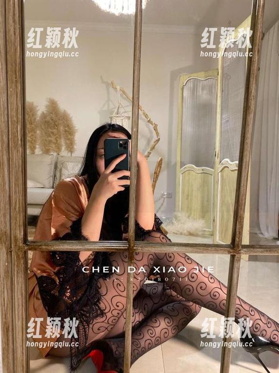宸大小姐 微密圈 - 宸大小姐的妹妹照片:那些在异乱光线下的显露
