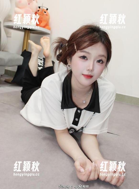 小众视觉-圆圆 小众视觉 - 圆圆的制服美图,最新一辑——究竟是她的美在制服里,还是制服在她的美里?