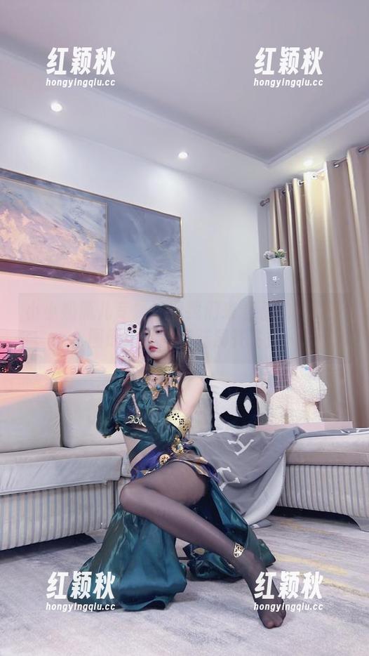 小小奶瓶儿专属：让我们来看看她的免费图册，礼服和脑洞齐飞！