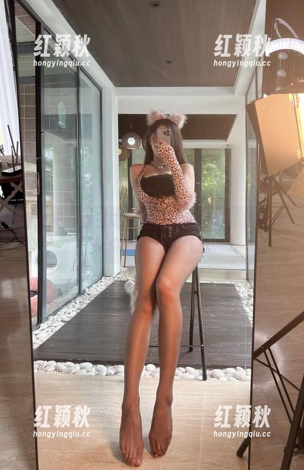 小玉吃果冻 微密圈 - 小玉吃果冻的女仆写真,定制属于你的幻想和气息