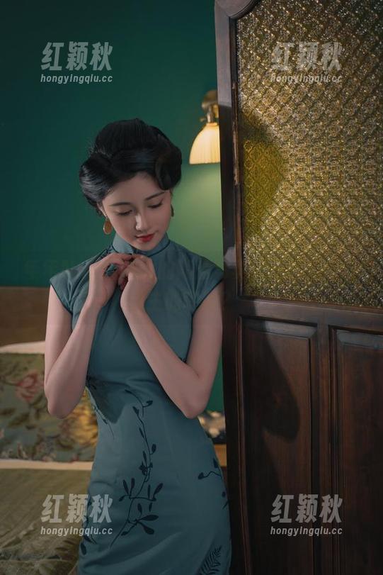 年年Nnian 年年Nnian修女的高清写真,难道这就是主的呼唤?