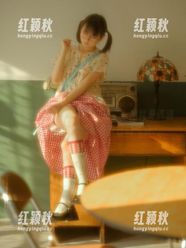 幼水铃衣 幼水铃衣的圣诞小鹿私拍,一拍就是满满幸福感,套图流转着节日的气息。