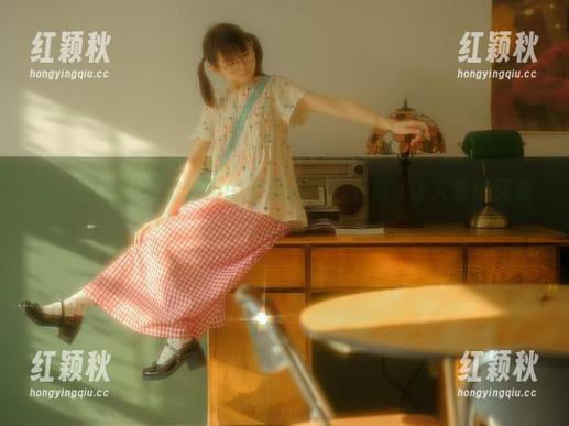 幼水铃衣 幼水铃衣镂空写真中的那抹暧昧,真是...让人着迷又难以忘怀。