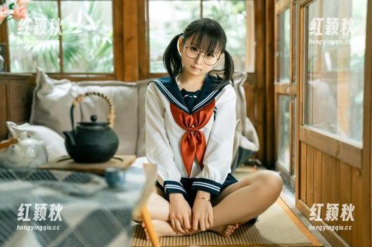 幼水铃衣 幼水铃衣的梦浴少女分享——水珠滚滚,仿佛看到她在水中舞动!