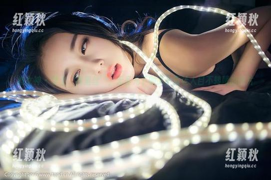 推女神-艾小青 推女神 - 穿上‘裤里丝’,无圣光下的艾小青让人目不转睛的图片!