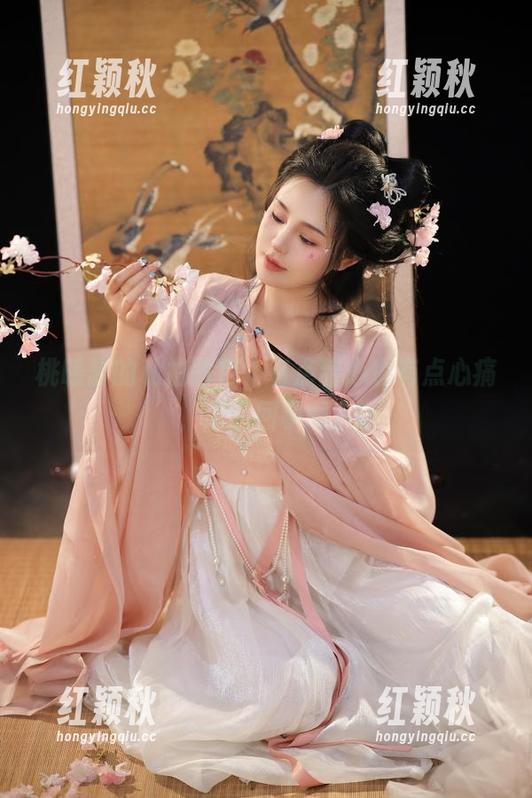 桃暖酱的私拍图包，有点甜心也有点心痛，怎么回事啊？