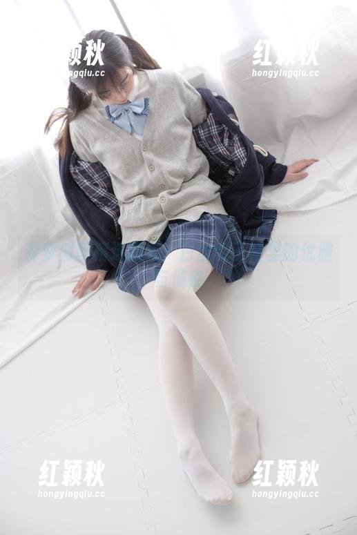 森萝财团精选图包：白丝格子裙里的优雅与俏皮