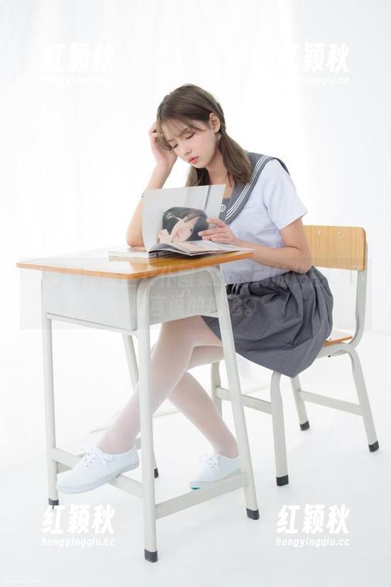 森萝财团黑丝女仆图集：定制的秘密与不被言说的挑逗。