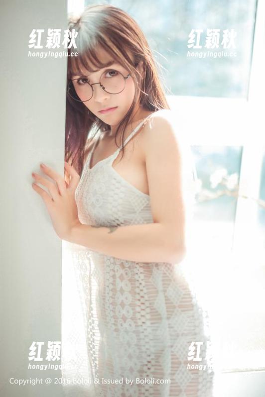 波萝社-猫九酱Sakura 波萝社 - 猫九酱Sakura精选写真:温柔到就想自带BGM!