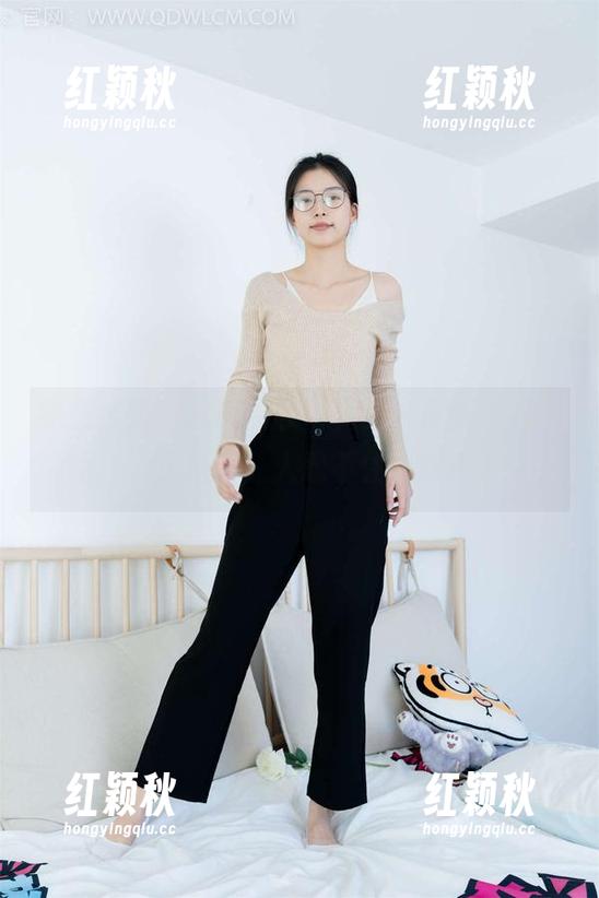 物恋传媒 - 嘟嘟毛衣写真集，最新“毛发”风格，让人忍不住想靠近