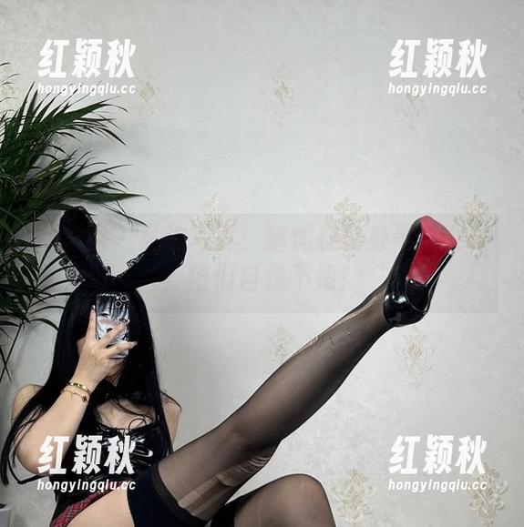 微密圈 - 私拍写真：猪饲料化身黑色女仆，猪们自愧不如！