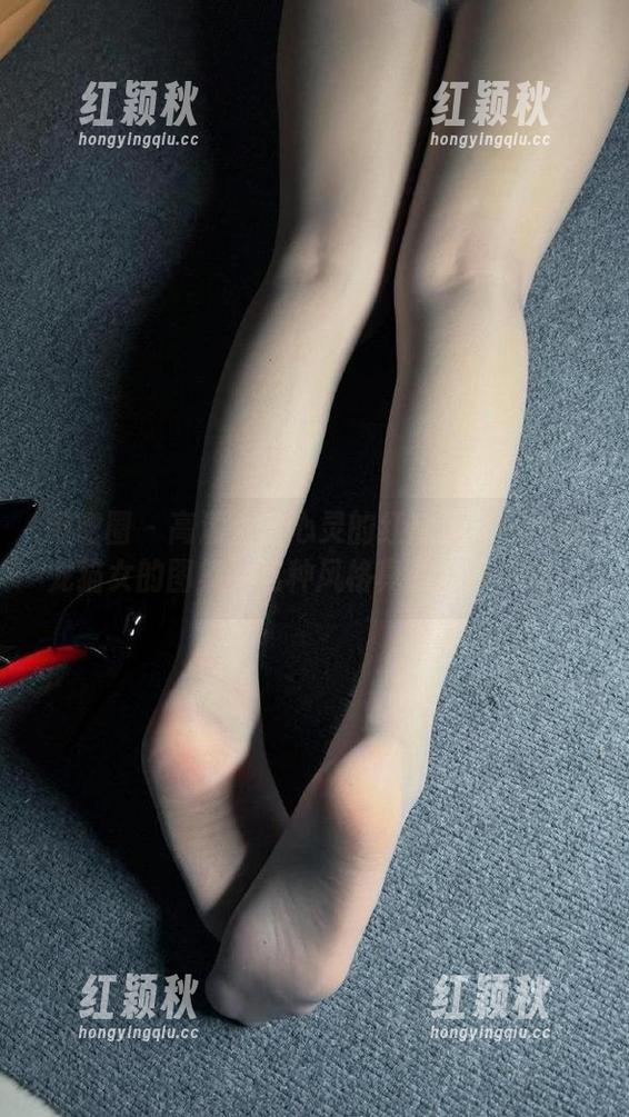 白龙猫女 微密圈 - 高清直击心灵的红底极光——白龙猫女的图集,这种风格真是别具一格。
