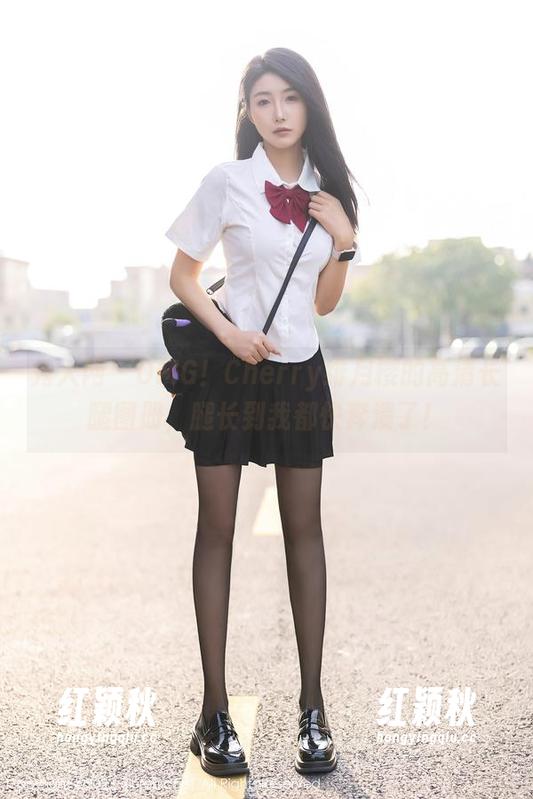 秀人网-Cherry绯月樱 秀人网 - OMG!Cherry绯月樱的高清长腿图册,腿长到我都快奔溃了!