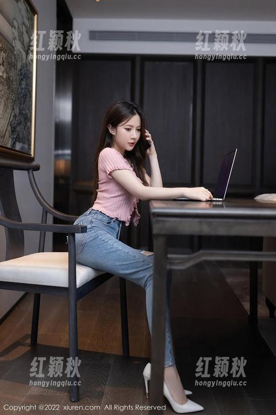 秀人网-大橘BBKira 秀人网 - 今天你下载了吧?大橘BBKira的肉丝美图等你来一探究竟!