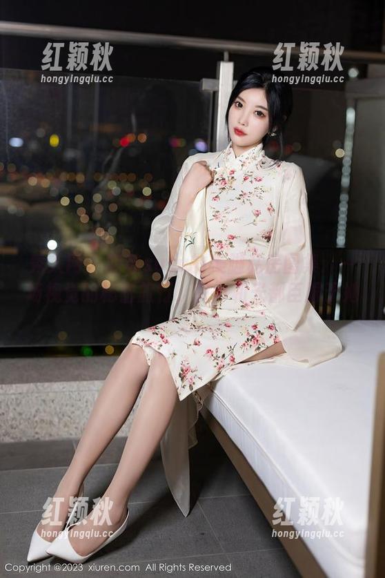 秀人网-晚苏susu 秀人网 - 晚苏susu的美脚私房图集:一场视觉的秘密旅行,阴影和光都臣服于她。