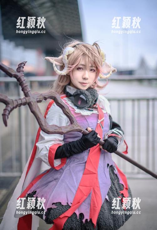 蓝小沂KiKi最新写真，原图里的小恶魔和艾什，根本不是在shoot，简直像是喜剧片现场！