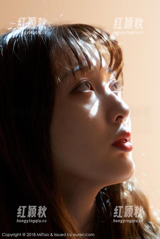 蜜桃社-美绪 蜜桃社 - 夏天的秘密:美绪原图暗藏的温柔与张力