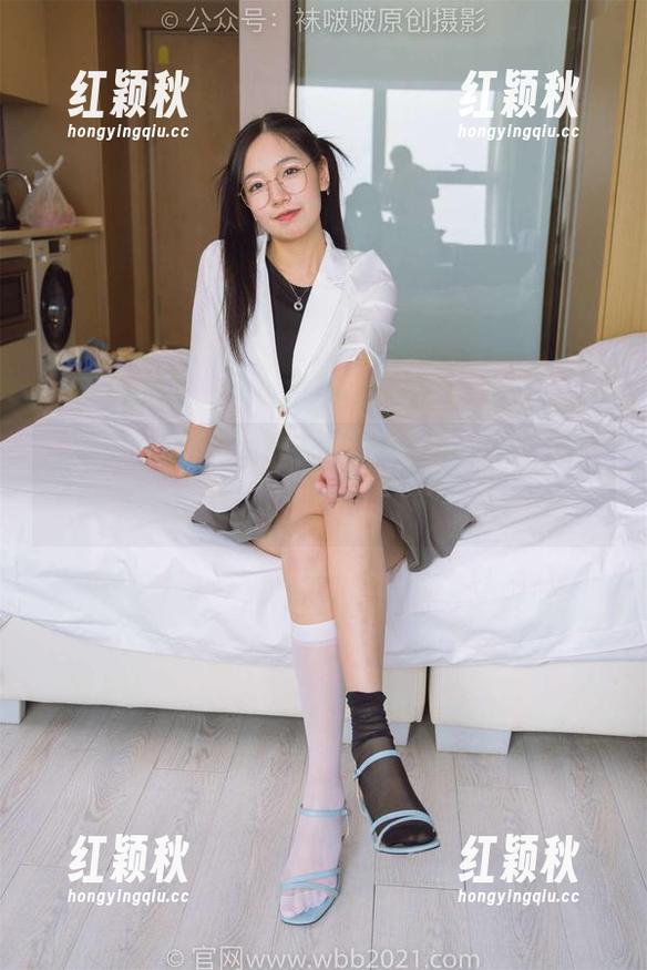 袜啵啵-瑶瑶 袜啵啵 - 瑶瑶的裸足时尚套图:有些画面太美,我不敢直视,下载自担后果!