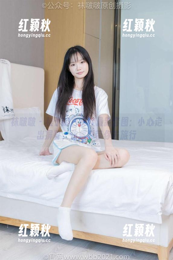 袜啵啵-稚予 袜啵啵 - 稚予的白皮鞋最新套图:小心走出屏幕,仿佛要带你去旅行