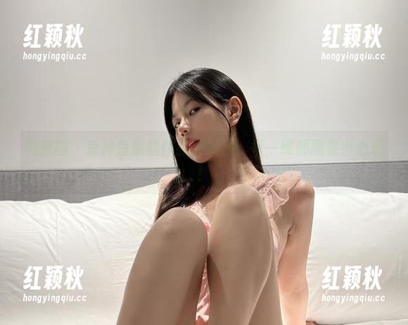 鱼神鱼 微密圈 - 鱼神鱼黑丝作品大揭秘:每一缕都藏着小心思!