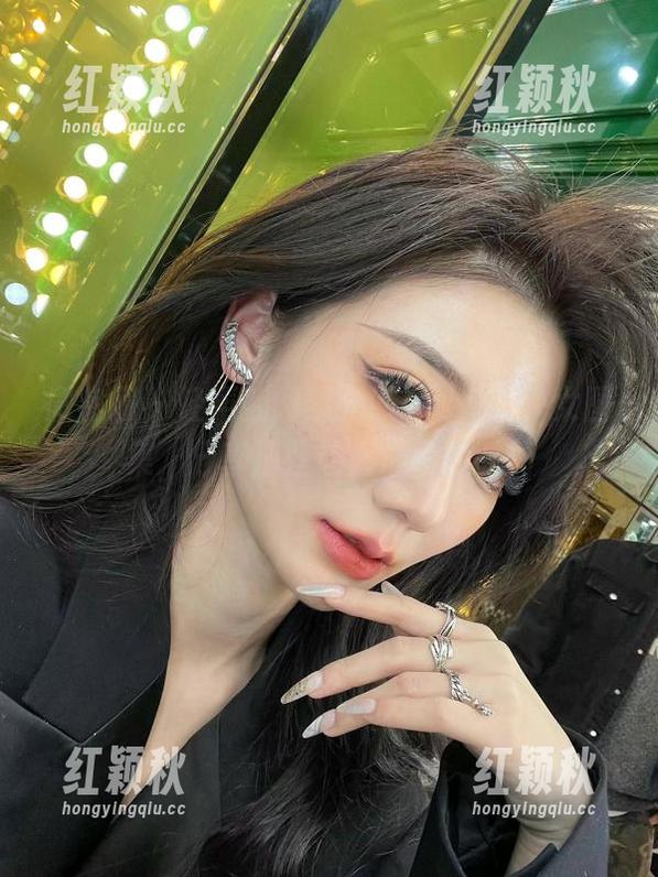 微密圈 - 轻声翻阅黎允熙baby的少女图集，分享那些让人心动的时刻